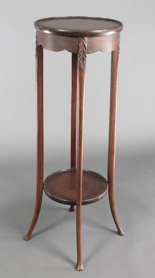 An Edwardian Chippendale style circular mahogany 2 tier jardiniere stand raised on outswept supports 38"h x 13" diam. 
