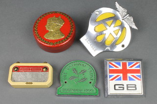An AA Beehive radiator badge no. 3C74968, a National Trust radiator badge, a GB radiator badge, a William Crawford biscuit tin decorated conjoined busts of George VI and Queen Elizabeth and a small box in the form of a radio 