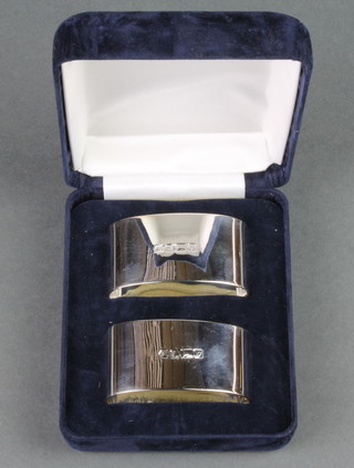 A pair of contemporary oval silver napkin rings 66 grams 