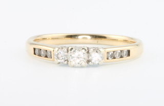 A 9ct yellow gold 9 stone diamond ring, size K 