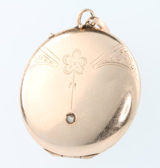 An 18ct yellow gold pearl set locket 