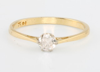 An 18ct single stone diamond ring approx. 0.25ct, size N 