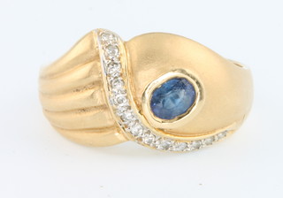 An 18ct yellow gold stylish sapphire and diamond whorl ring size N 