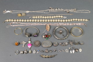 A Victorian silver brooch, minor silver and other jewellery 