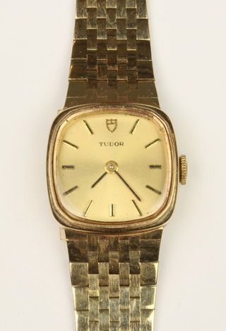 A lady's 9ct yellow gold Tudor mechanical wrist watch on a ditto bracelet, 25g 
