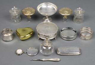 An Edwardian circular silver vesta, Birmingham 1905, a silver tazza 1/2" and minor silver and plated items 