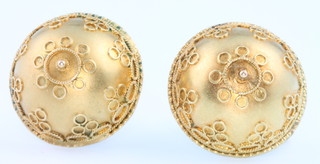 A pair of Etruscan yellow gold earrings, a pair of earrings and 2 pendants 