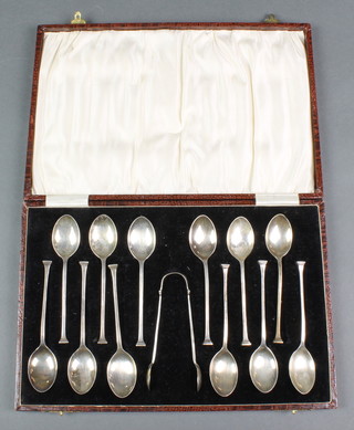 A set of 12 cased silver teaspoons and nips with seal ends Birmingham 1926, 112 grams 