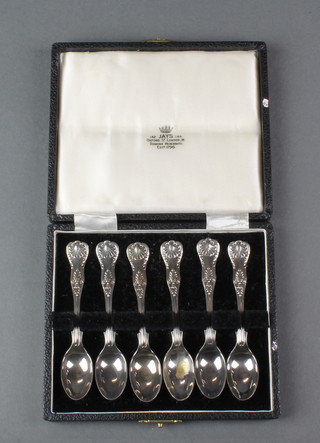 A set of cased Kings pattern silver coffee spoons, Sheffield 1935, 72 grams