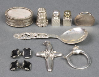 A silver bowl, key ring and minor silver items 