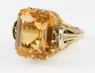 A 9ct yellow gold citrine dress ring size N 1/2