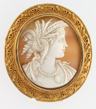 A Victorian etruscan style gilt cameo portrait brooch with a  well carved portrait of a lady 
