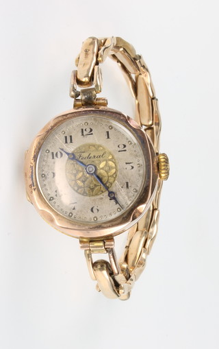 A lady's 9ct yellow gold Federal wristwatch on a ditto expanding bracelet 