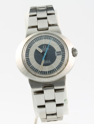 A lady's steel cased Omega Dynamic automatic calendar wristwatch on a ditto bracelet 