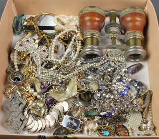 A silver coin bracelet and minor costume jewellery etc 