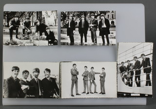 8 Top Star portraits black and white postcards of the Beatles TS127, 129, 131, 270, 327, 363, 500, 7 guaranteed real postcard photographs J301-308, 16 Star Cards Beatles black and white postcards SP579, 583-585, 588-590, 592, 593 x 2, 594, 595, 598-601 