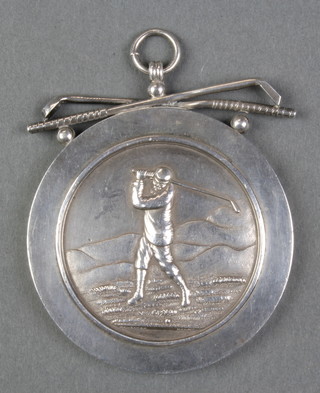 A Victorian silver golf fob decorated a golfer surmounted by 2 crossed golf clubs and balls with vacant cartouche 88 grams