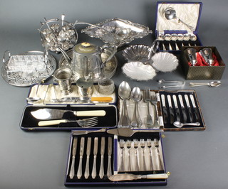 A silver plated hors d'oeuvre dish and minor plated items 