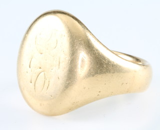 An 18ct gold signet ring, 21 grams, size P
