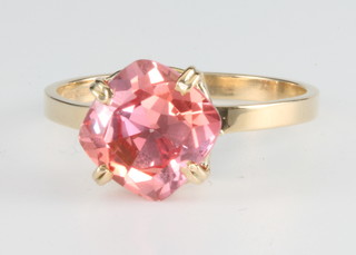 A 9ct yellow gold pink sapphire ring, approx 5.1ct, size T 