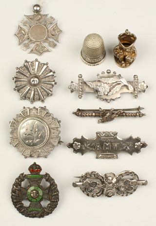 A Victorian silver brooch and minor silver jewellery