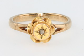 An Edwardian yellow gold ring set with a rose diamond, size I 