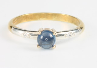 A silver gilt cabochon cut sapphire set ring, size O 