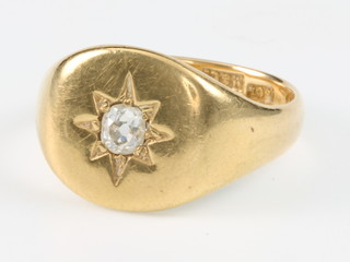 A gentleman's 18ct yellow gold diamond set ring, size S 1/2