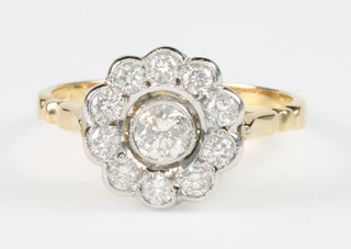 An 18ct yellow gold 9 stone diamond daisy ring, size M 1/2