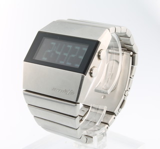 A gentleman's steel cased 1970's style Arnette digital wristwatch on a ditto bracelet
