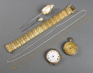 A small collection of minor costume jewellery 
