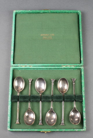 A set of 6 silver coffee spoons with seal ends, Birmingham 1955, cased, 66 grams
