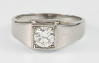 A gentleman's good 14ct white gold diamond ring, the brilliant cut stone approx. 1.25ct, colour F/G, clarity VS1, size W 1/2
