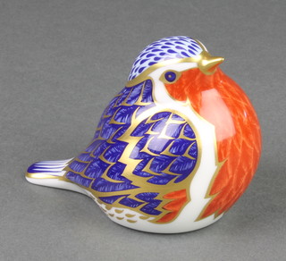 A Royal Crown Derby Japan pattern paperweight in the form of a robin with gold plug 3 1/2" 