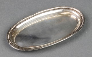An oval silver bon bon dish, London 1907, 48 grams 4 3/4" 
