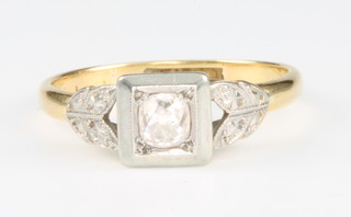 An 18ct yellow gold single stone diamond ring with diamond shoulders, size O 