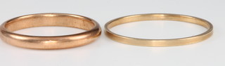 Two 9ct yellow gold wedding bands, size R and Y 1/2, 4 grams