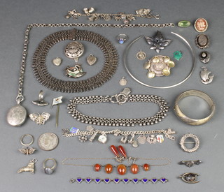 A Victorian silver pendant and chain and minor silver jewellery