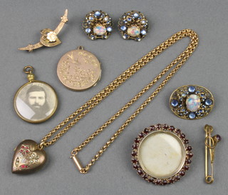A 9ct yellow gold necklace and minor Victorian and later costume jewellery