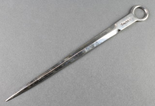 A silver meat skewer 10", 82 grams