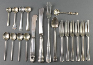 Six silver cake forks Birmingham 1913, minor spoons etc, weighable silver 150 grams