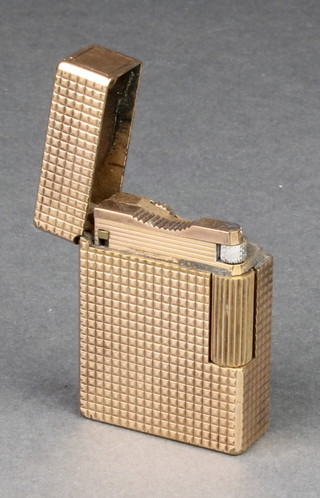 A lady's gold plated Dupont cigarette lighter 