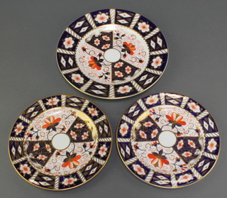 Two Royal Crown Derby Japan pattern plates 7", a ditto 8 3/4" 