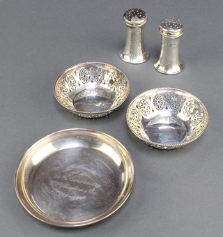A silver engraved nut dish Birmingham 1946, a pair of silver peppers and a pair of silver nut dishes, gross 133 grams 