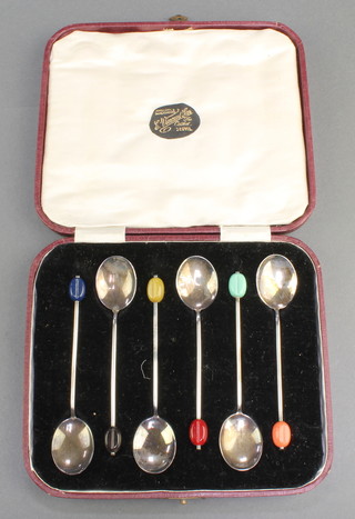 A set of 6 cased silver bean end coffee spoons Sheffield 1931