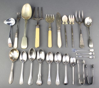 Three Edwardian silver teaspoons with shield terminals Sheffield 1909, 4 other silver spoons and minor plated cutlery, weighable silver 90 grams