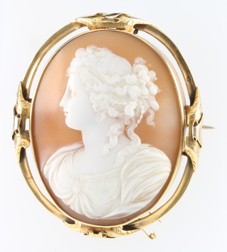 An 18ct yellow gold portrait cameo brooch 3 1/2" x 2 1/2" 