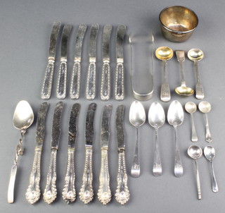 Two sets of silver handled butter knives, minor spoons etc 