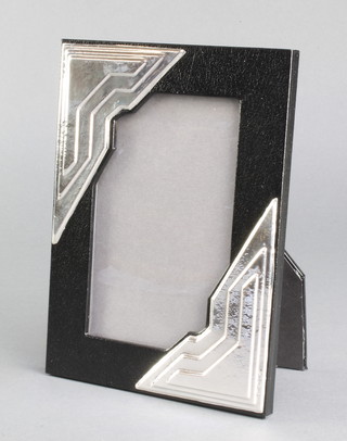 A silver mounted Art Deco style photograph frame 7" x 5 1/4" 
