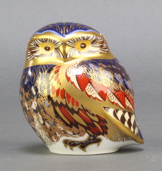 A Royal Crown Derby Japan pattern paperweight in the form of an owl with gold stopper 3" 